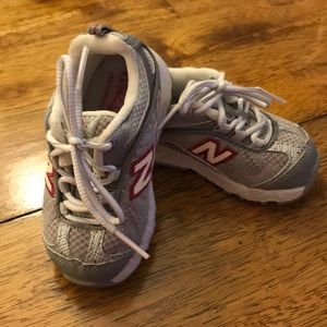 Infant/ toddler girls New Balance sneakers sz 5.5
